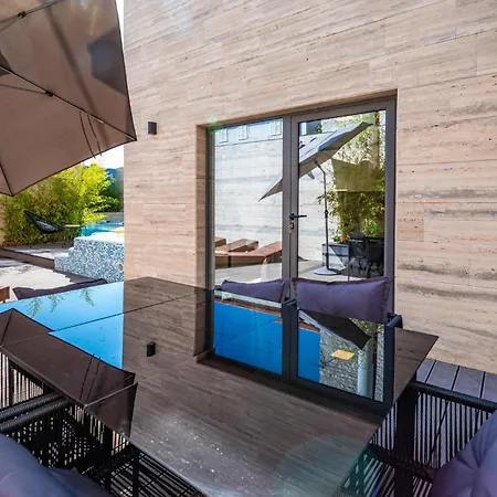 Gorgeous In With Heated Swimming Pool Holiday home *