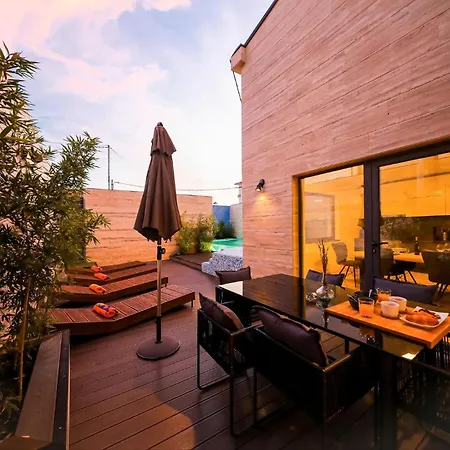 Gorgeous In With Heated Swimming Pool Holiday home