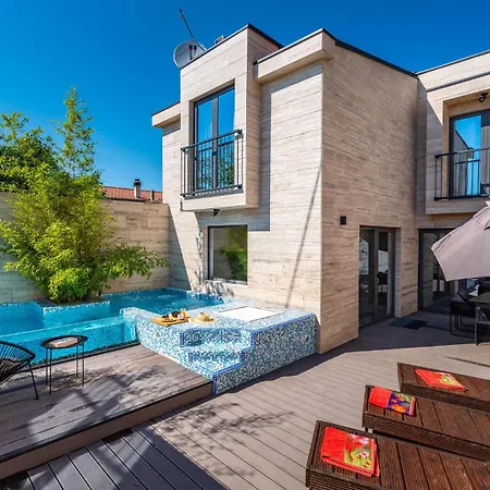 Holiday home Gorgeous In With Heated Swimming Pool