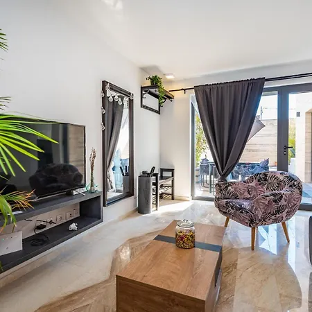 Gorgeous In With Heated Swimming Pool * Zadar