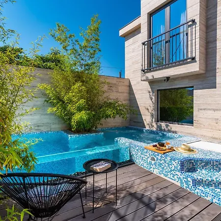 Gorgeous In With Heated Swimming Pool Zadar