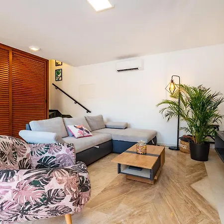 Gorgeous In With Heated Swimming Pool Holiday home